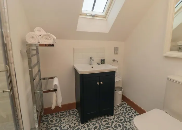 Owl Barn * וויטבי