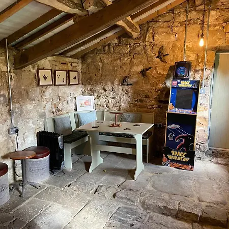 Owl Barn بيت للعطل ويتبي