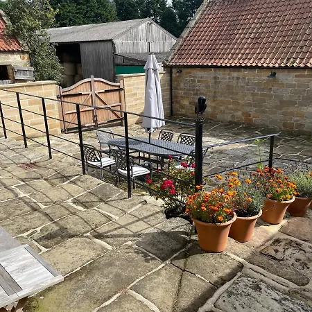 Owl Barn بيت للعطل ويتبي