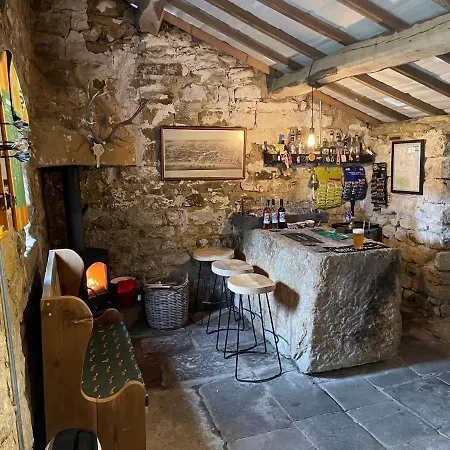 Owl Barn * ويتبي