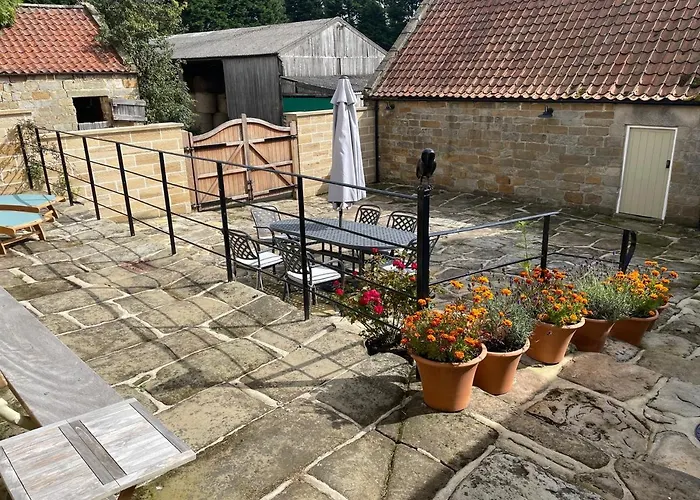 Owl Barn بيت للعطل ويتبي